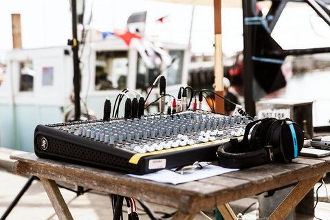 Apollo Bay Radio 87.6 FM - QLD Tourism 0