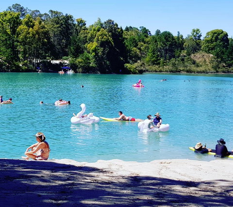 Black Diamond Lake - QLD Tourism 0