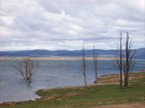 Lake Eucumbene - QLD Tourism 1