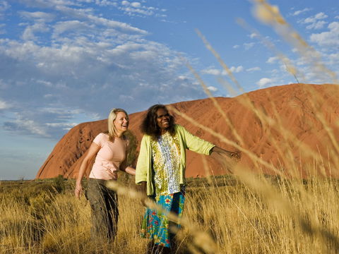 Maruku Arts - Gallery - Queensland Tourism 2