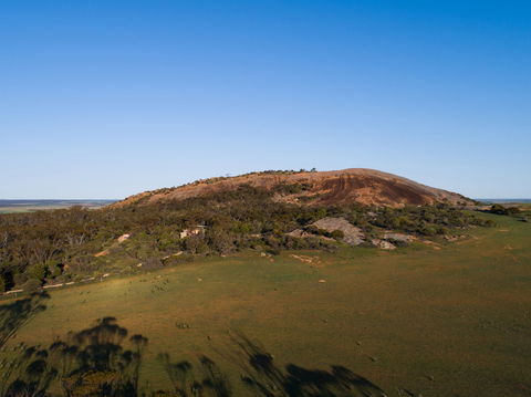 Mount Wudinna - Queensland Tourism 1