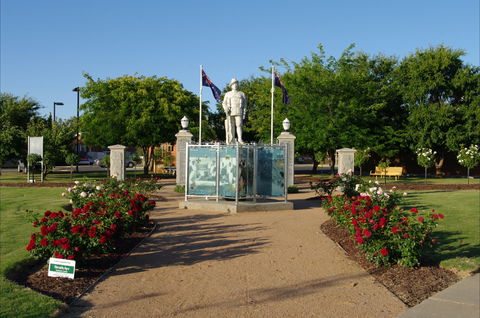 WW1 Memorial Park - QLD Tourism 0