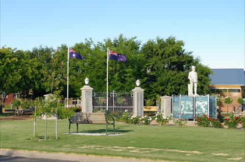 WW1 Memorial Park - QLD Tourism 1