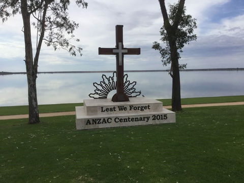 Anzac Centenary Cross - Queensland Tourism 0