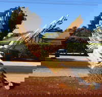 Loxton Tree sculptures - Queensland Tourism