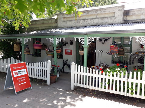 Zambezi Crafts - Queensland Tourism 0