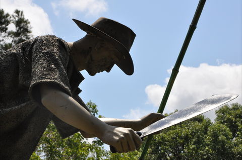 Cane Cutter Memorial - QLD Tourism 2