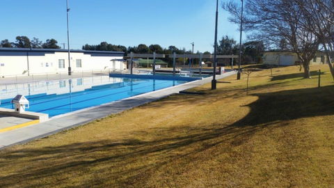 Canowindra Swimming Pool - QLD Tourism 0