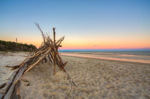 Red Beach - QLD Tourism 0
