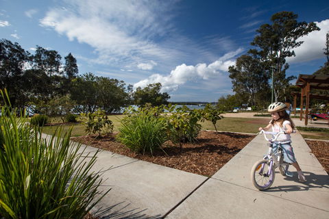 Russell Island (Canaipa) - QLD Tourism 1
