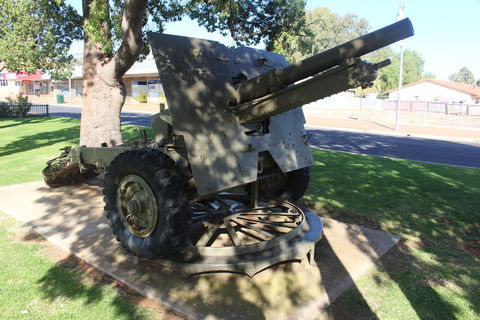 War Gun Trophy - Queensland Tourism 0