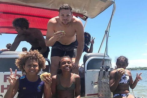 BBQ Boat Hire - QLD Tourism 1