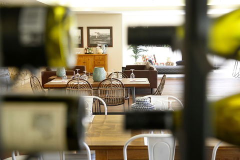 Tulloch Wines- Mystery Wine Tasting Experience With Local Cheese And Charcuterie - Queensland Tourism 11