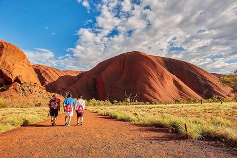 Explore Uluru: 7 Hours Guide Tour At Sunrise With Light Breakfast - QLD Tourism 3