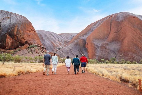 Explore Uluru: 7 Hours Guide Tour At Sunrise With Light Breakfast - QLD Tourism 0