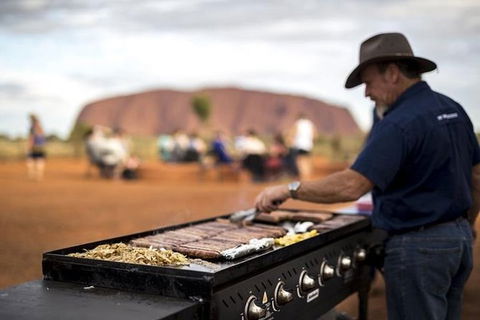 Sunset Australian Barbecue Dinner In Uluru - QLD Tourism 1