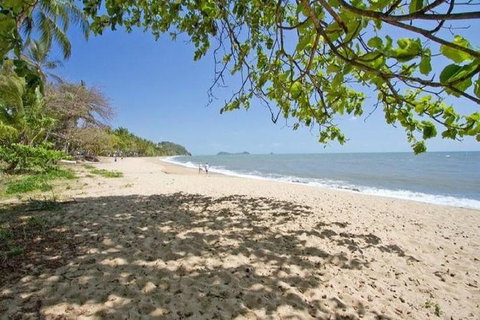 Airport Transfer - Palm Cove, Kewarra Beach & Trinity Beach To Cairns Airport - QLD Tourism 3