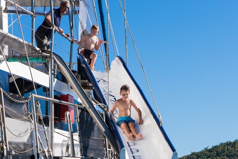 Day Sail The Whitsunday Islands On Atlantic Clipper From Airlie Beach - QLD Tourism 7