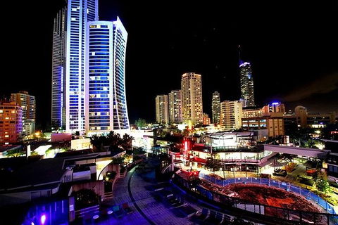 Gold Coast Airport Transfers : Airport OOL To Gold Coast City In Luxury Car - Queensland Tourism 1