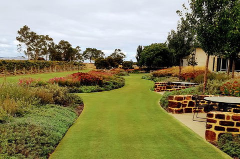 Private Wine Tour - QLD Tourism 7