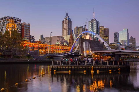 Melbourne Airport Transfers: Melbourne To Melbourne Airport MEL In Luxury Car - QLD Tourism 6