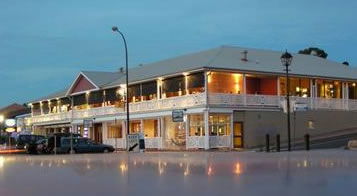 Seacliff Beach Hotel - Queensland Tourism 0