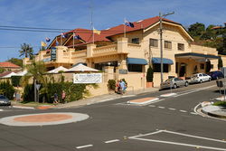 Harbord Beach Hotel - QLD Tourism 0
