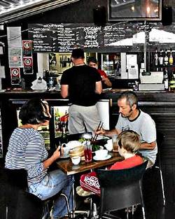 Annandale Hotel - QLD Tourism 1