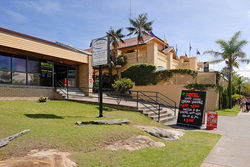 Harbord Beach Hotel - QLD Tourism 3