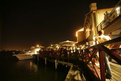 The Lucky Shag Waterfront Bar - Queensland Tourism 3