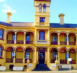 The Queenscliff Historic Royal Hotel - QLD Tourism
