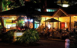 Apres Beach Bar & Grill - Palm Cove - QLD Tourism 1