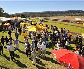 Alice Springs Turf Club - QLD Tourism 3