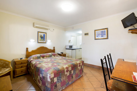 Glenmore Hotel-Motel - QLD Tourism 1