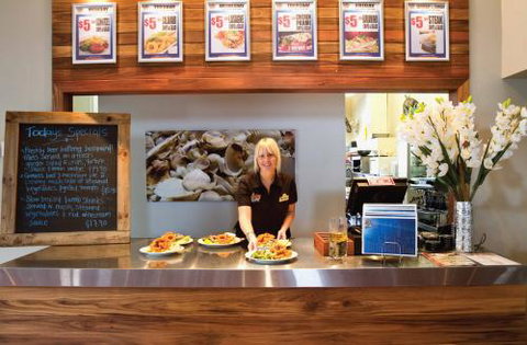 Hoey Moey–Park Beach Hotel - QLD Tourism 2