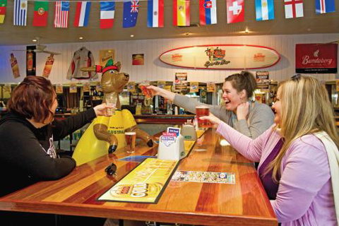 Hoey Moey–Park Beach Hotel - QLD Tourism 3