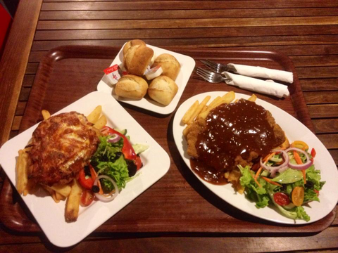 The Caves Country Pub - QLD Tourism 1