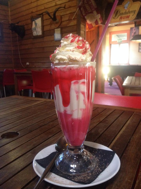 The Caves Country Pub - QLD Tourism 3