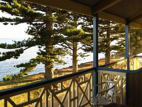 Robe Hotel - Queensland Tourism 0