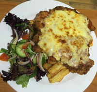 Coomera Waters Tavern - Queensland Tourism