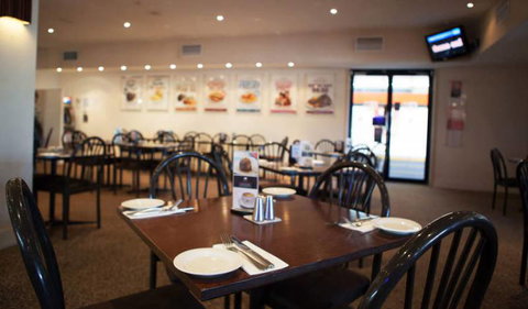 Palm Beach Hotel - QLD Tourism 3