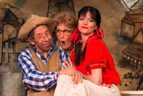 Footlights Theatre Restaurant - QLD Tourism 4