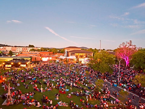 Albury Carols By Candlelight - QLD Tourism 1