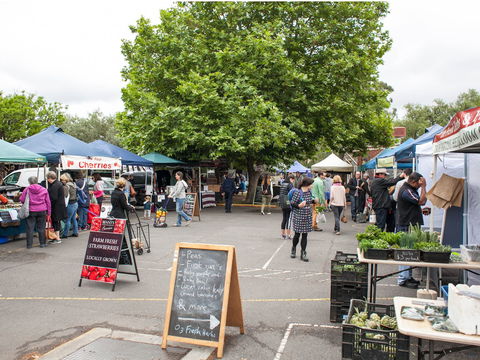 Alphington Farmers' Market - QLD Tourism 0