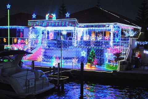 Christmas Lights Cruise - Queensland Tourism 2