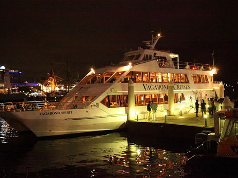New Years Eve Cruise Sydney Harbour With Vagabond Cruises - QLD Tourism 1