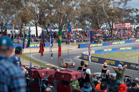Supercars Supercheap Auto Bathurst 1000 - Queensland Tourism 0