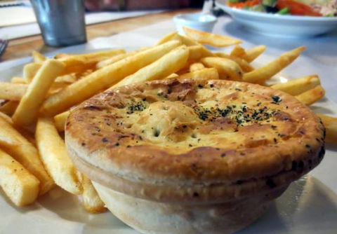 Live Music At Roths Wine Bar - QLD Tourism 1