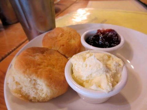 Live Music At Roths Wine Bar - QLD Tourism 2