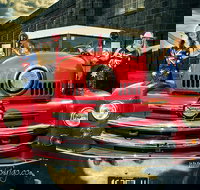 Aussie Rock Show The Retro Girls Club Boutique Hotel - Queensland Tourism